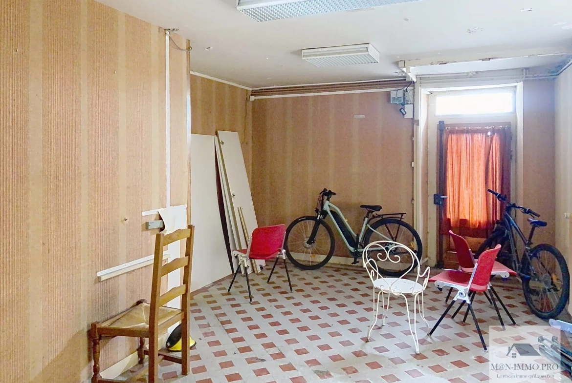 Charmante maison en pierres à rénover avec jardin à Les Portes du Coglais 