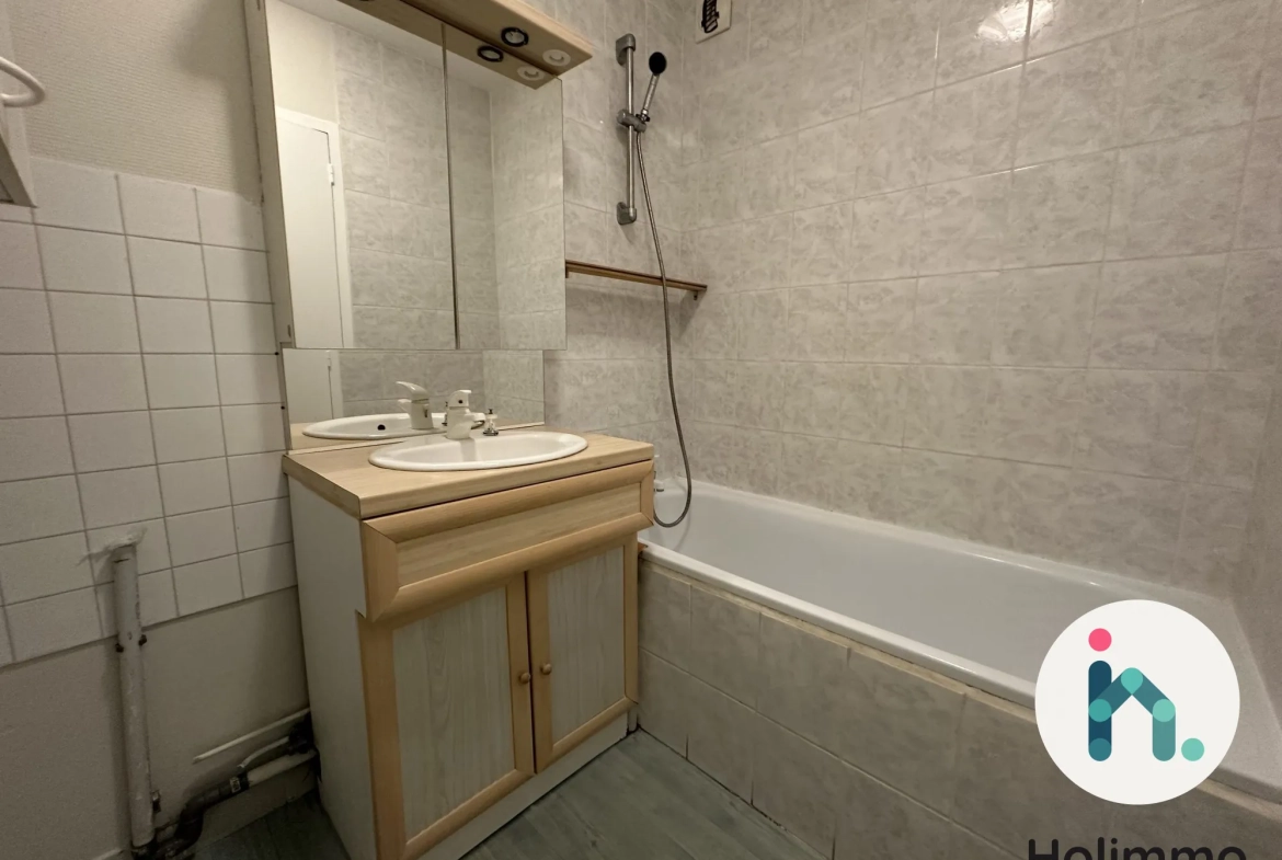 Appartement T3 à vendre à Vannes avec balcon et cave - Quartier dynamique 