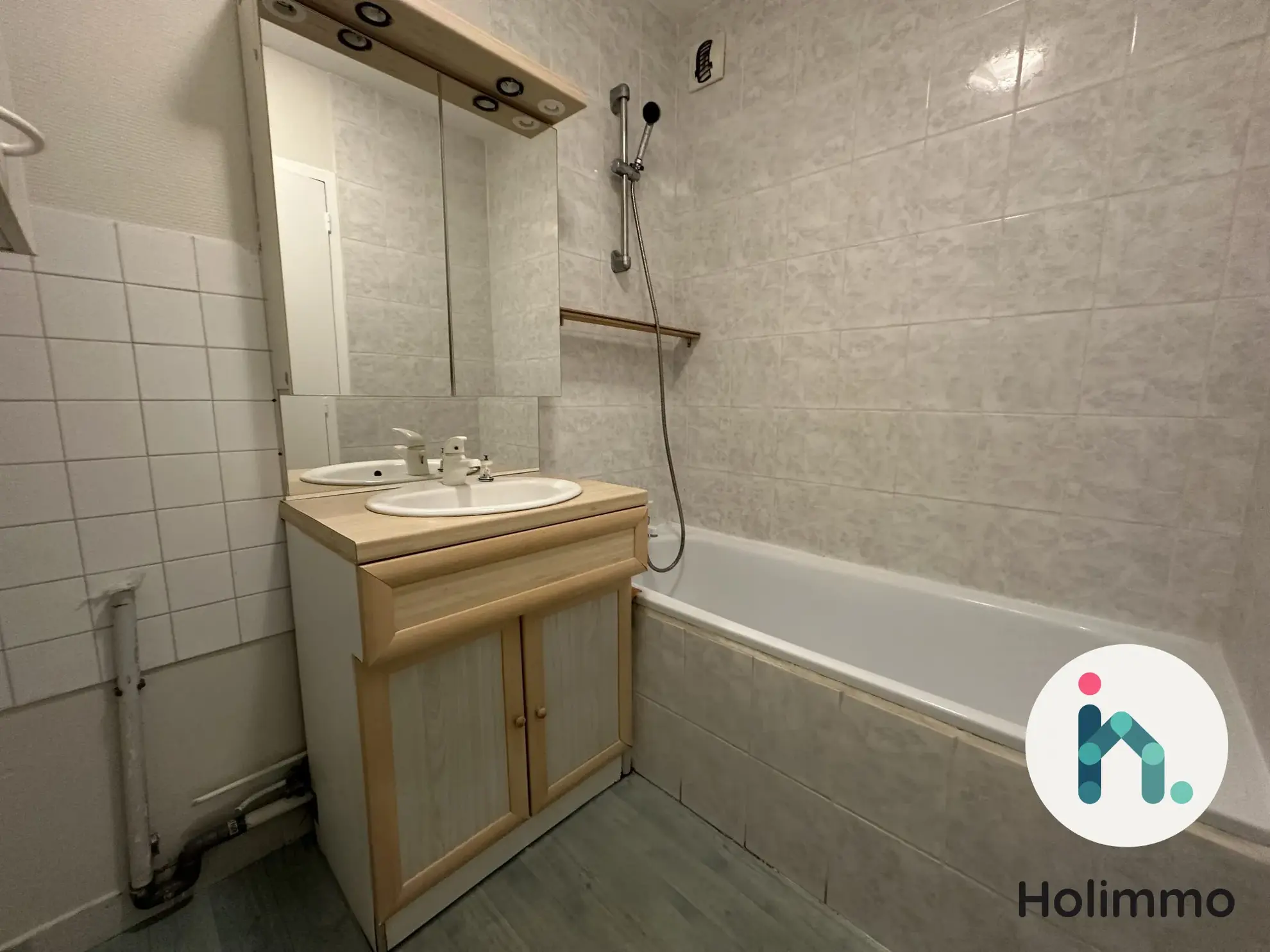 Appartement T3 à vendre à Vannes avec balcon et cave - Quartier dynamique 