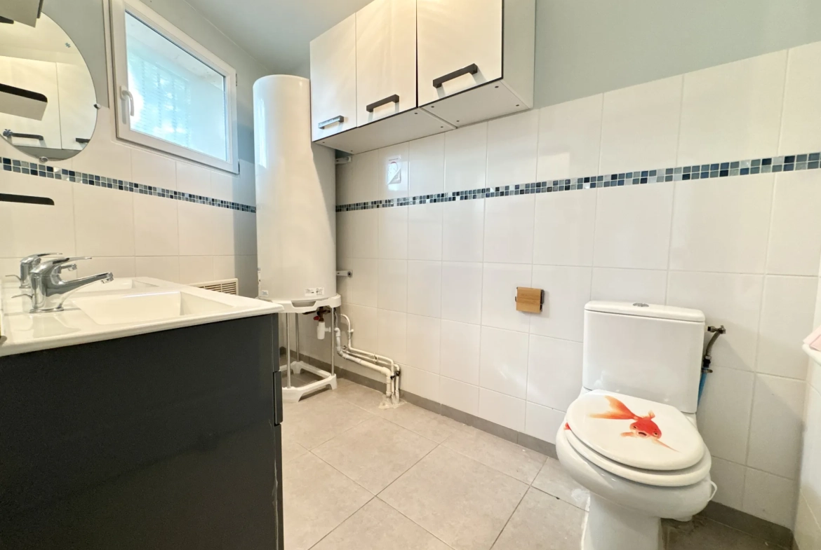 Vente maison contemporaine avec terrasses et jardin à Ledat 