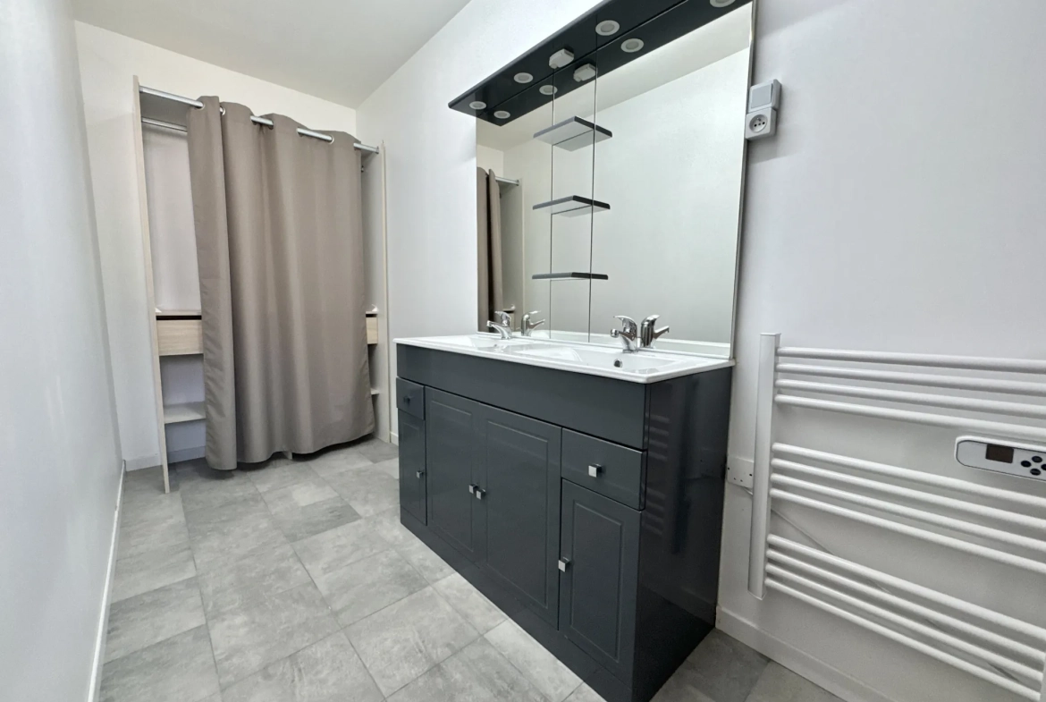 Vente maison contemporaine avec terrasses et jardin à Ledat 
