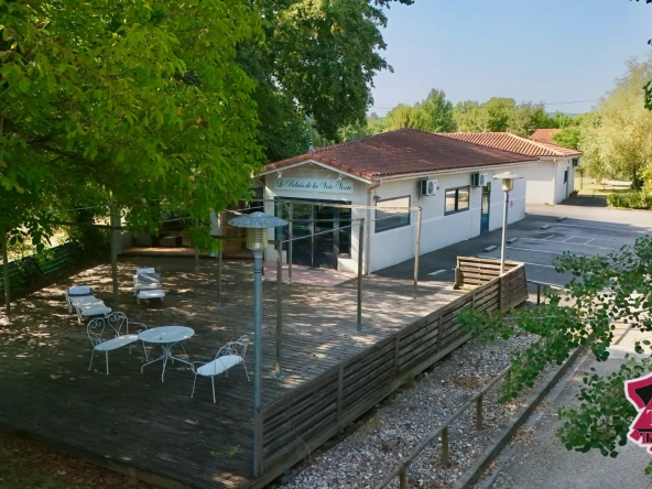Vente maison contemporaine avec terrasses et jardin à Ledat