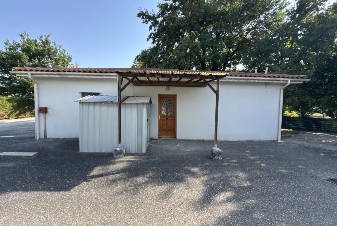 Vente maison contemporaine avec terrasses et jardin à Ledat 