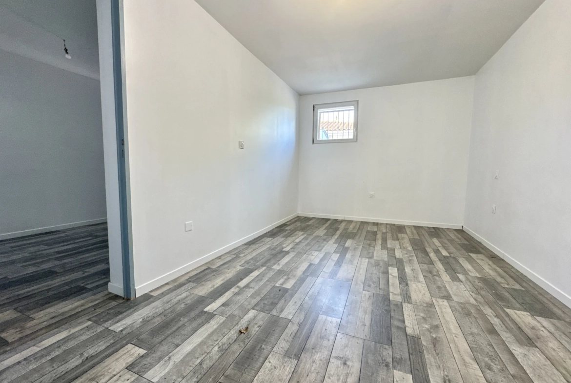 Vente maison contemporaine avec terrasses et jardin à Ledat 