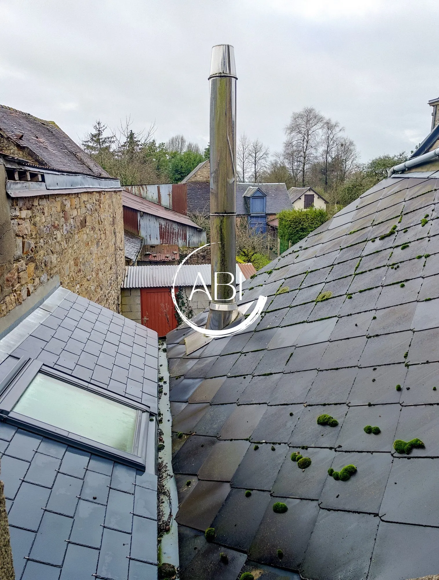 Maison de ville à rénover avec jardin à Lignières-Orgères 