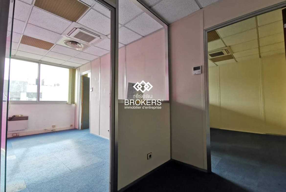 Bureaux à vendre de 35 m² à Bordeaux Lac – Emplacement stratégique et climatisés 