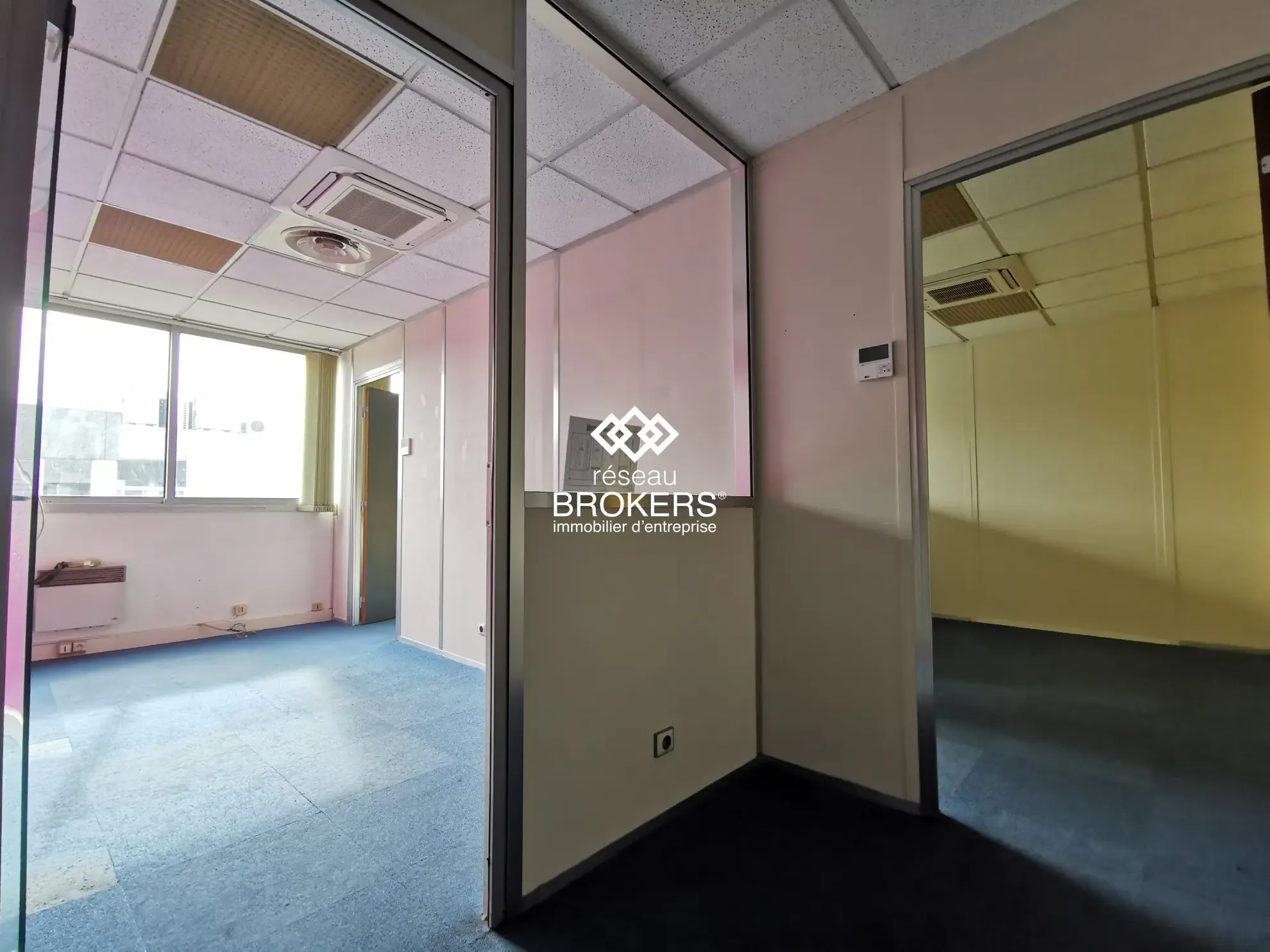 Bureaux à vendre de 35 m² à Bordeaux Lac – Emplacement stratégique et climatisés 