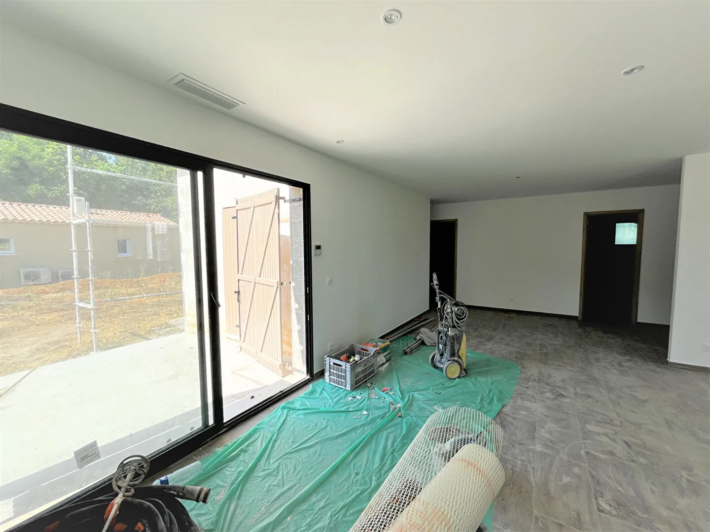 Villa individuelle de plain-pied à Saignon sur 350m² - 3 chambres, garage, livraison 2024 