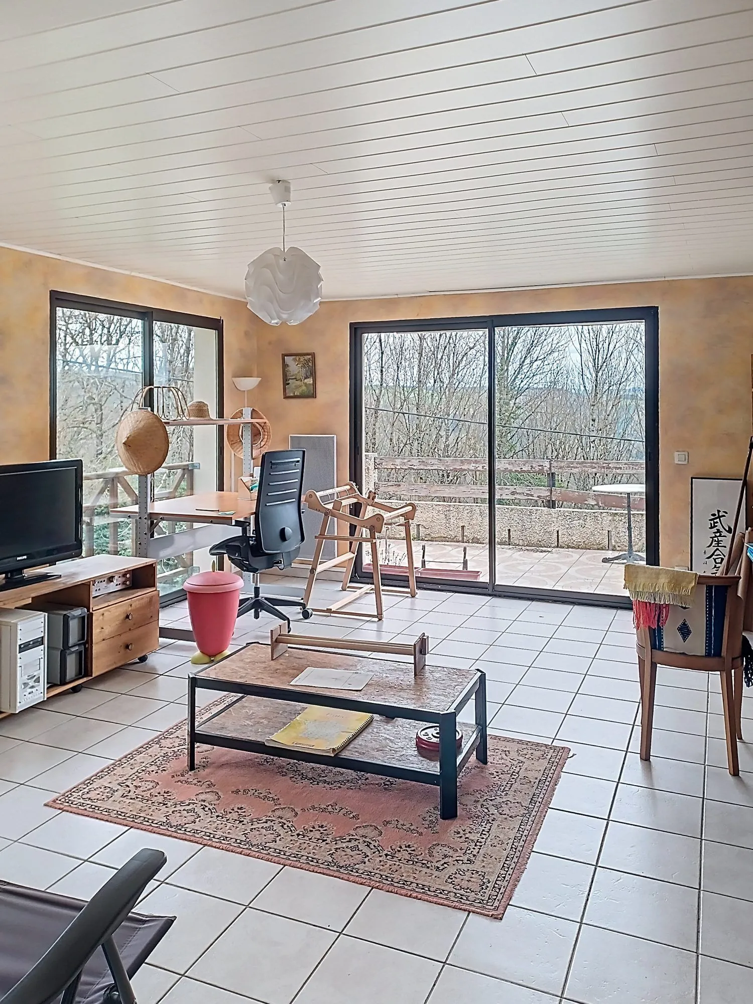 Maison lumineuse de 235 m² avec grand terrain et piscine à Lacaze 