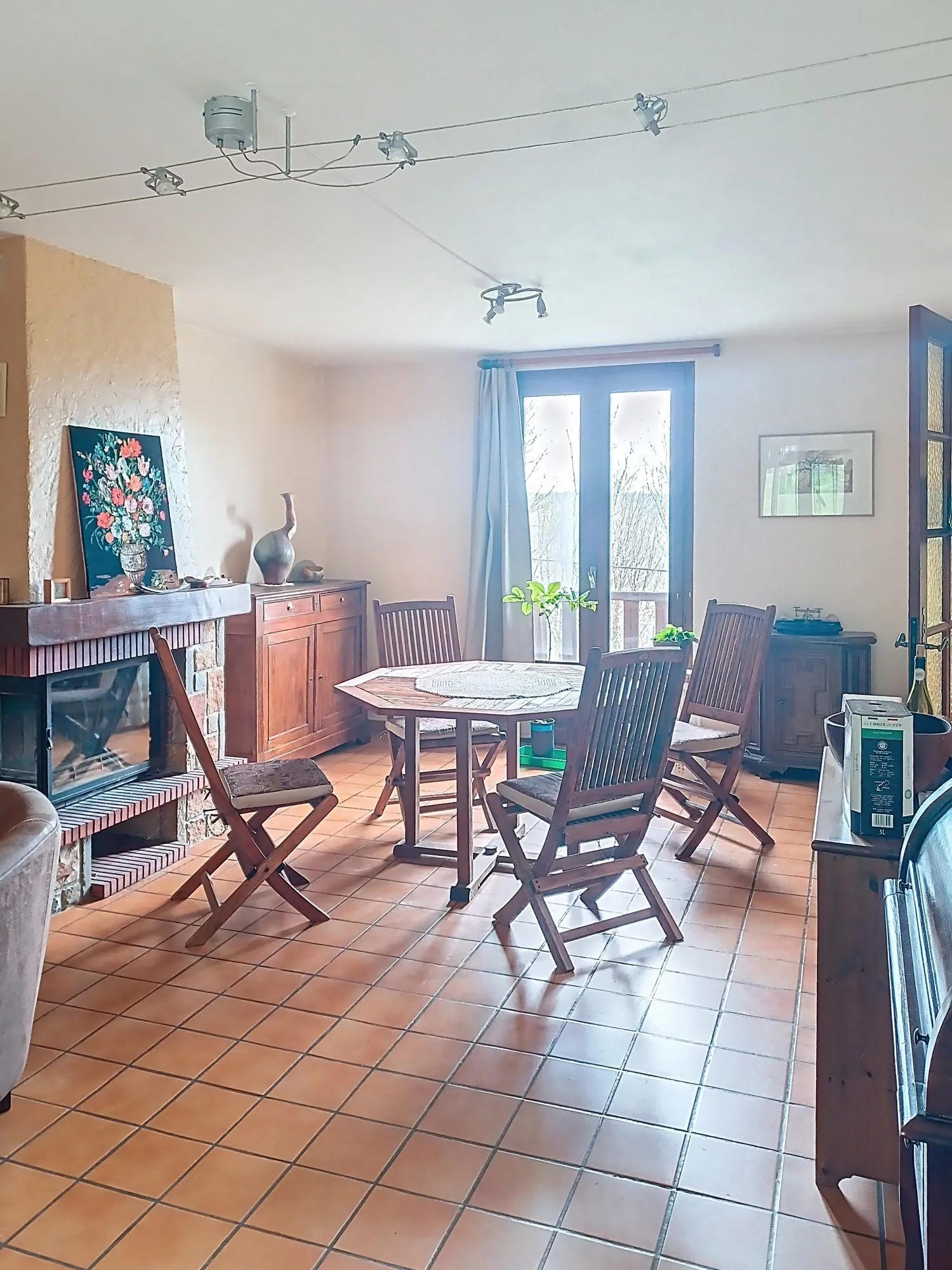 Maison lumineuse de 235 m² avec grand terrain et piscine à Lacaze 