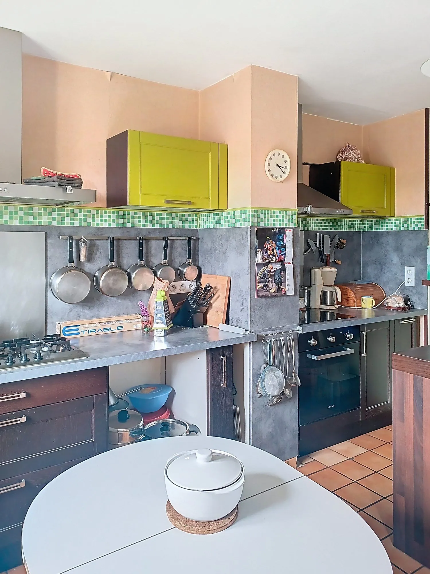 Maison lumineuse de 235 m² avec grand terrain et piscine à Lacaze 