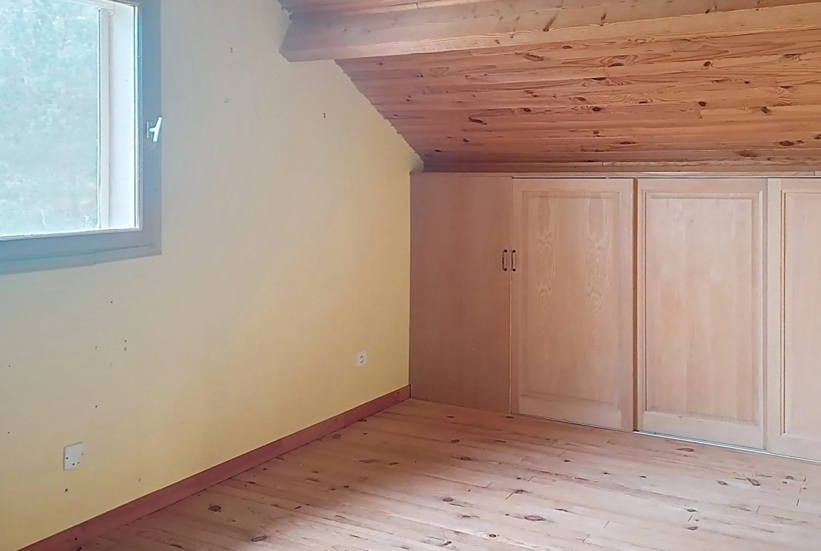 Maison lumineuse de 235 m² avec grand terrain et piscine à Lacaze 