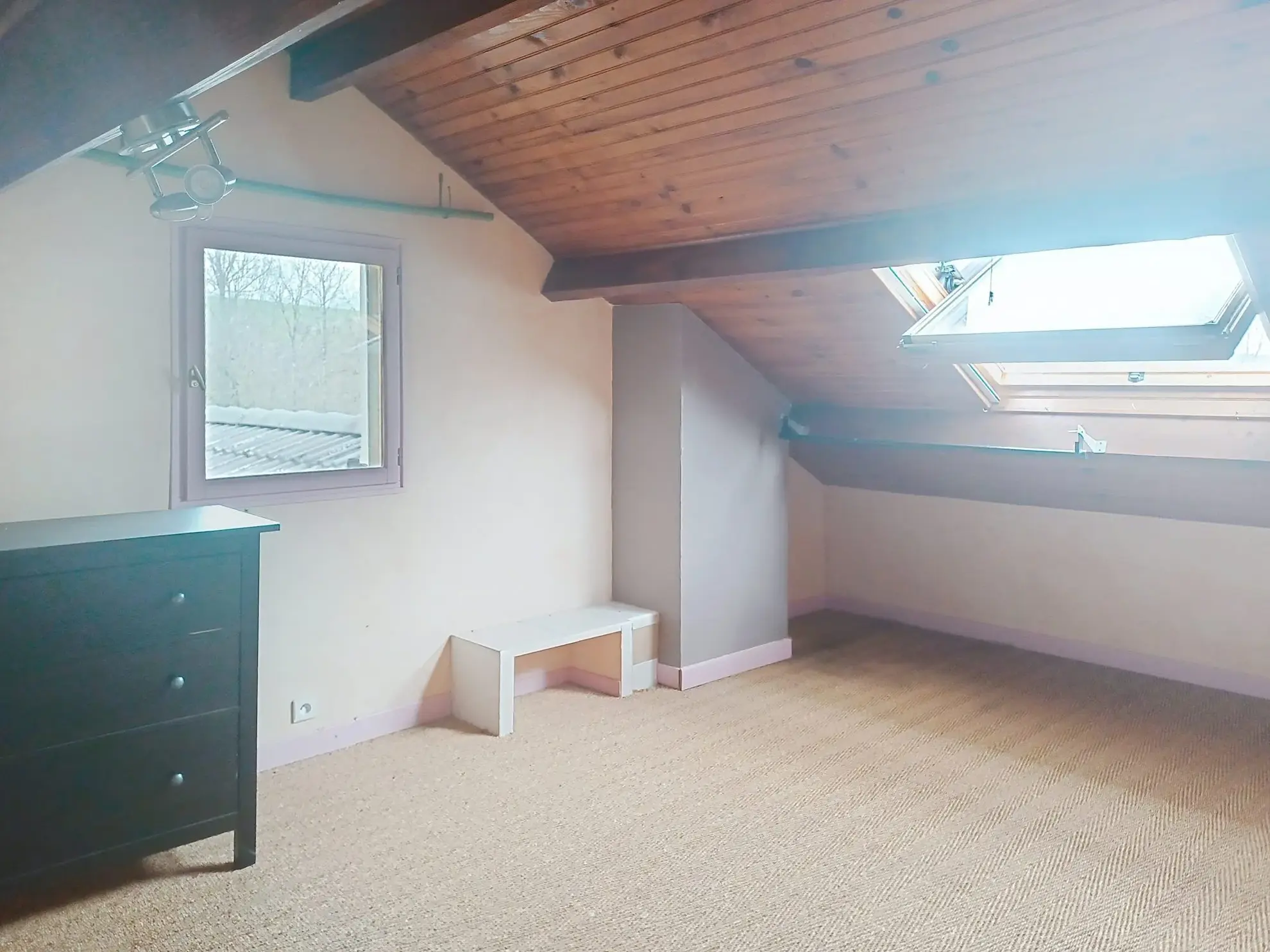 Maison lumineuse de 235 m² avec grand terrain et piscine à Lacaze 