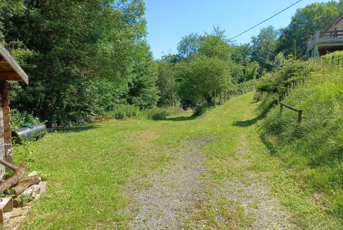 Maison lumineuse de 235 m² avec grand terrain et piscine à Lacaze 