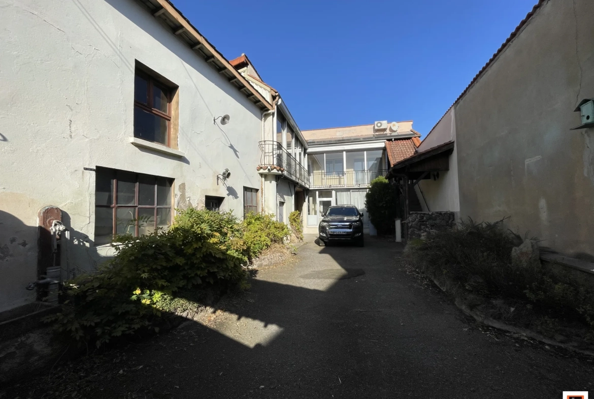 Maison avec dépendances à Gerzat, potentiel d'investissement et habitation idéale 