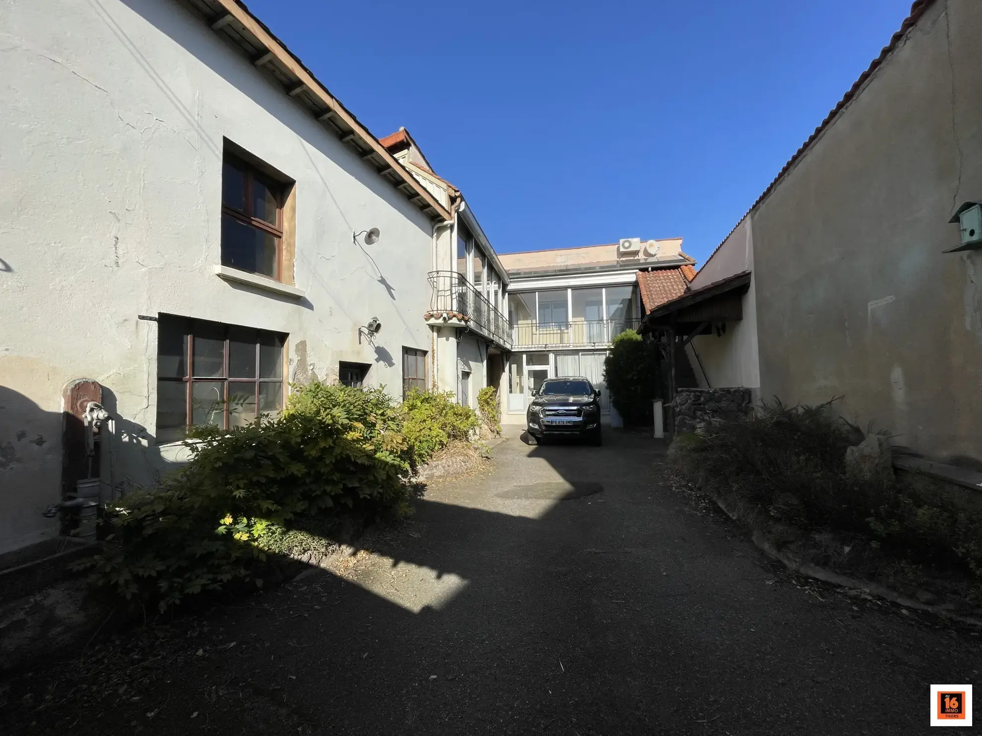 Maison avec dépendances à Gerzat, potentiel d'investissement et habitation idéale 