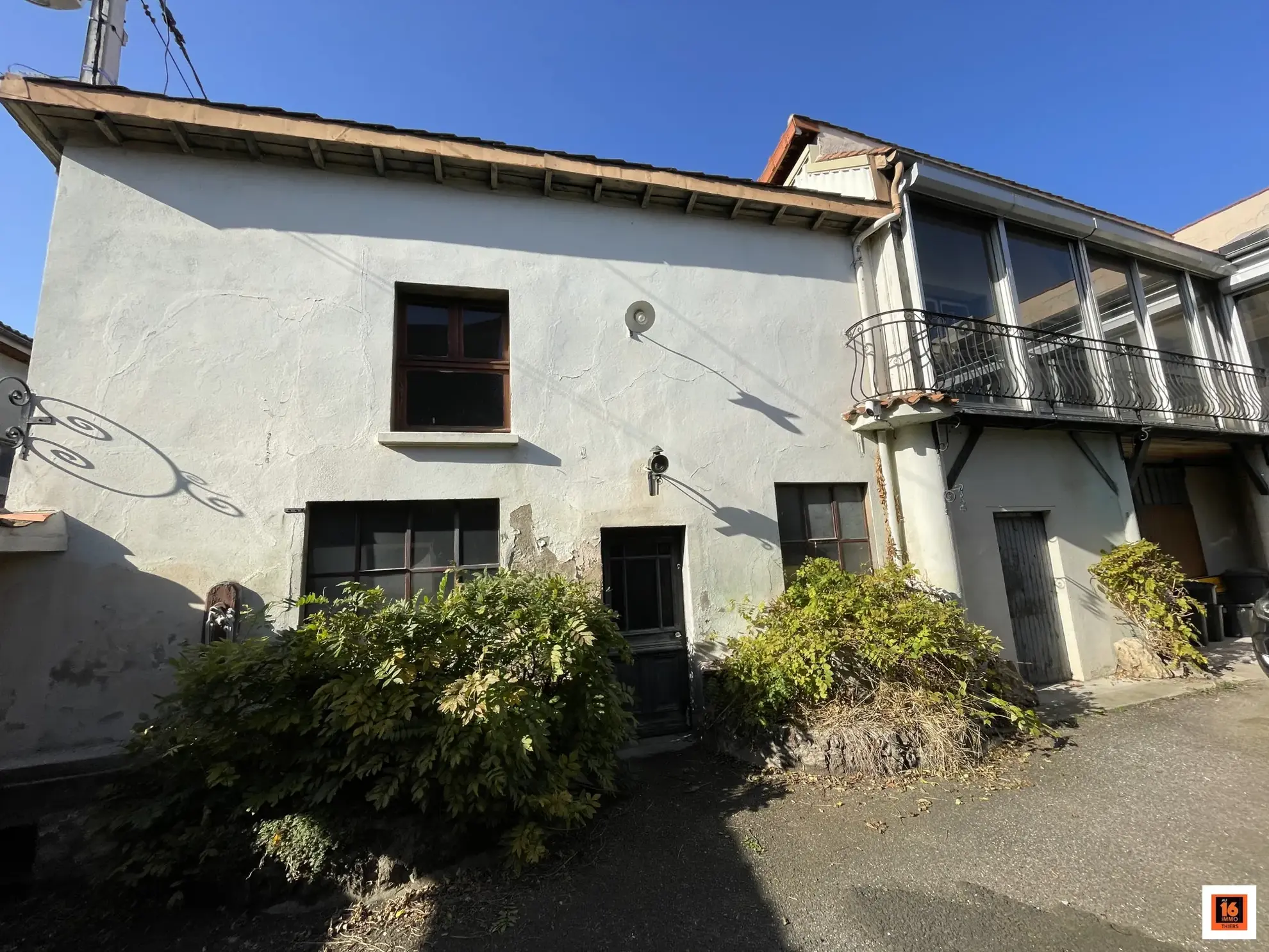 Maison avec dépendances à Gerzat, potentiel d'investissement et habitation idéale 