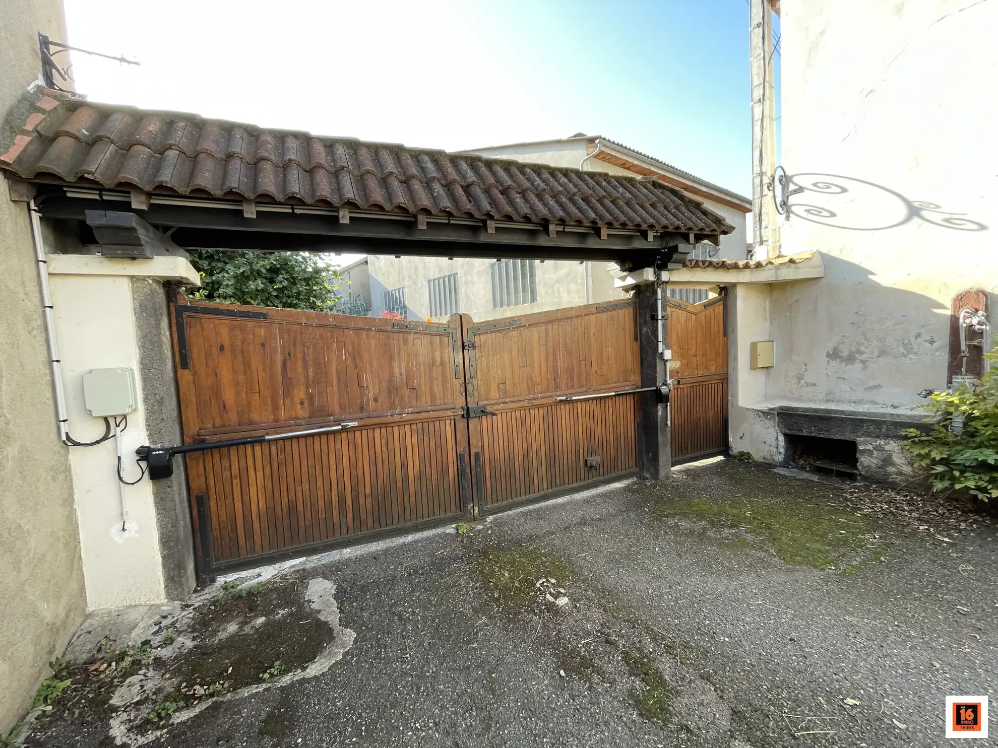 Maison avec dépendances à Gerzat, potentiel d'investissement et habitation idéale 