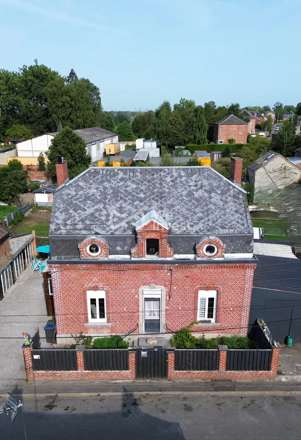 Maison à vendre à Wignehies de 184,90 m² avec terrasse et confort moderne 