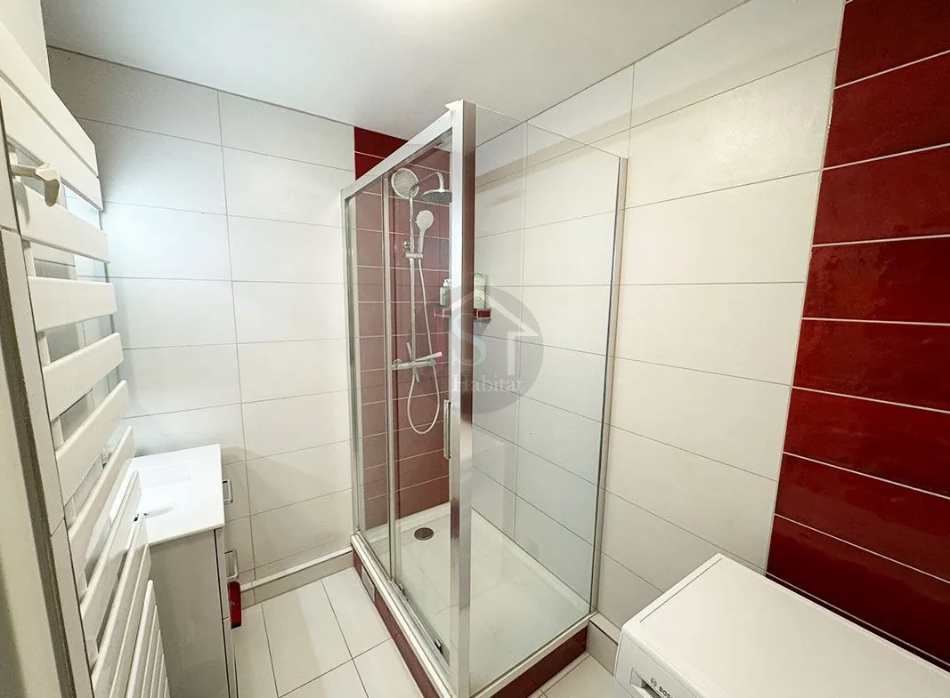 Appartement 2 pièces de 57 m² rénové face au tram à Strasbourg 