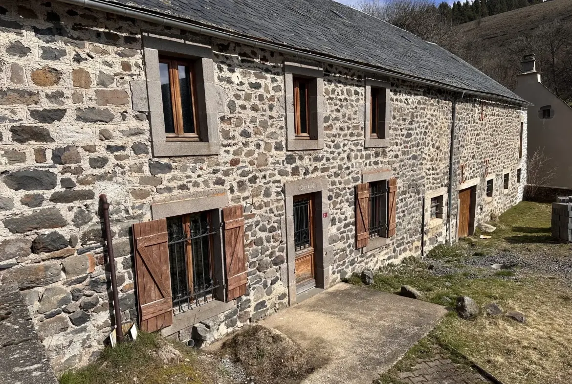 Corps de ferme à vendre à Pradiers avec potentiel de 400 m² habitables 