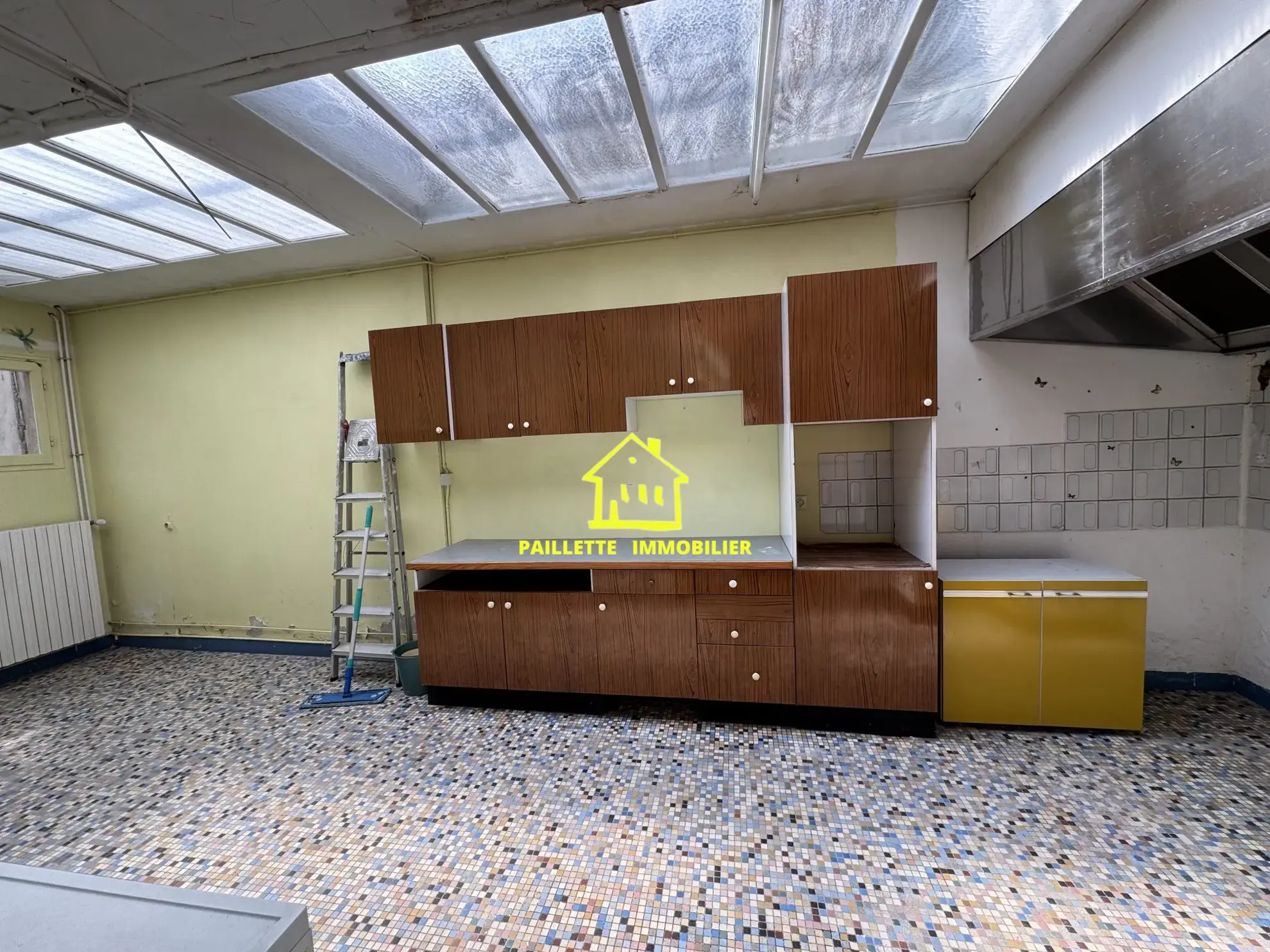 Ensemble immobilier avec jardin, garage et double accès — Investissement idéal à Gonneville-la-Mallet 