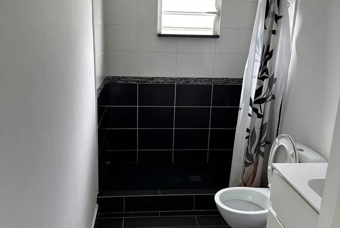 Appartement T2 en rez-de-jardin avec terrasse et vue mer à Saint-Martin 