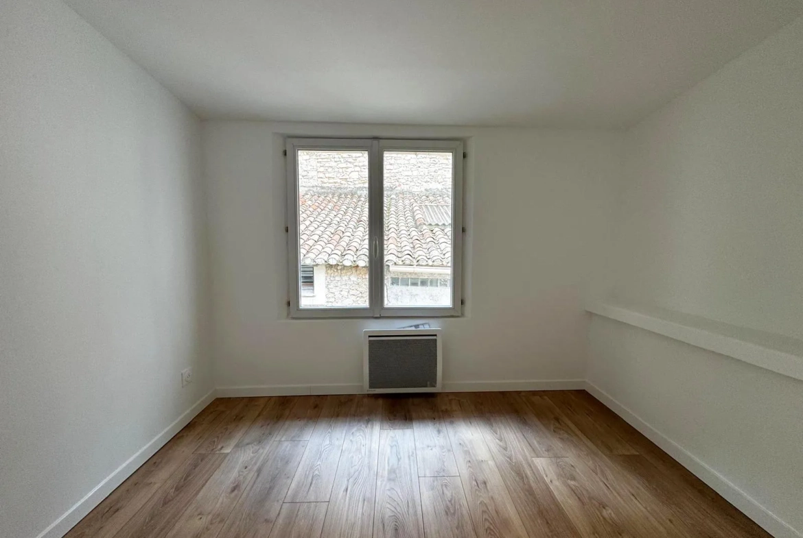 Charmante maison de ville rénovée de 46 m² à Nîmes avec cour intérieure 