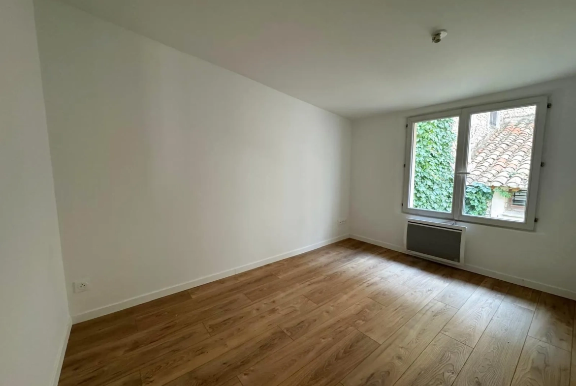 Charmante maison de ville rénovée de 46 m² à Nîmes avec cour intérieure 