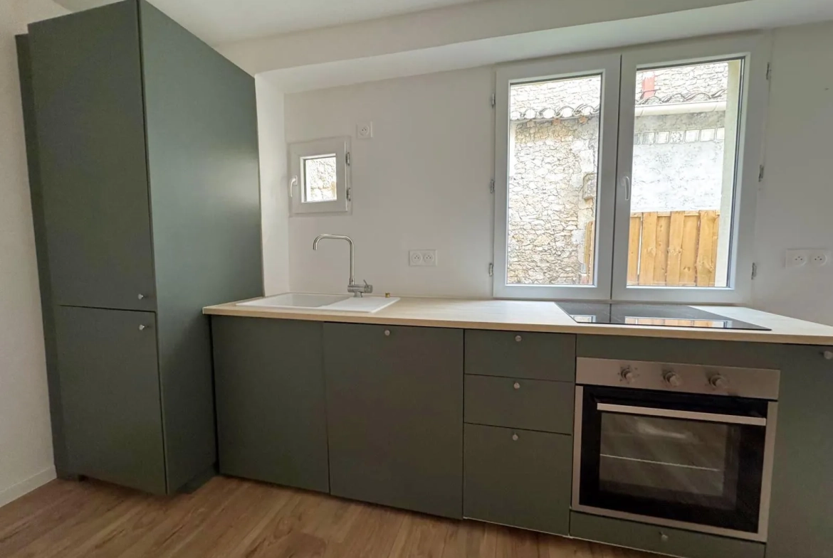 Charmante maison de ville rénovée de 46 m² à Nîmes avec cour intérieure 