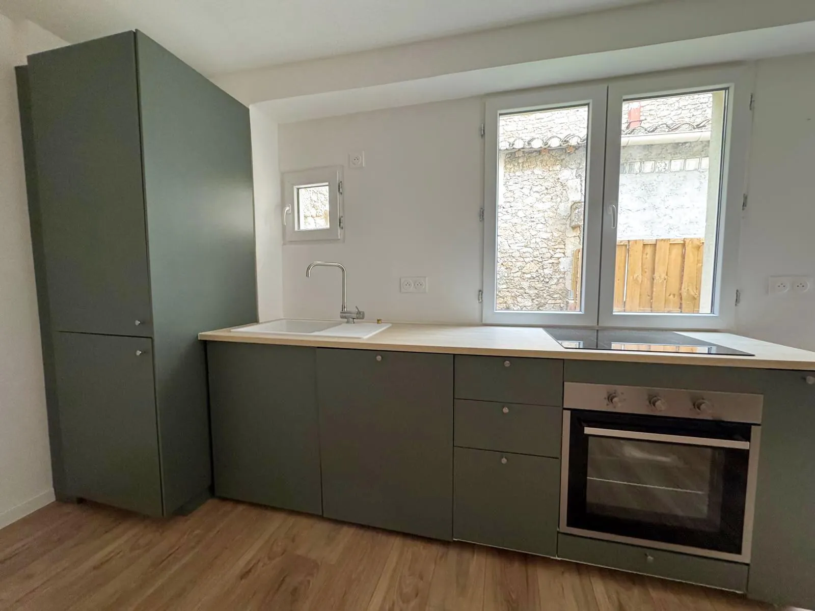 Charmante maison de ville rénovée de 46 m² à Nîmes avec cour intérieure 