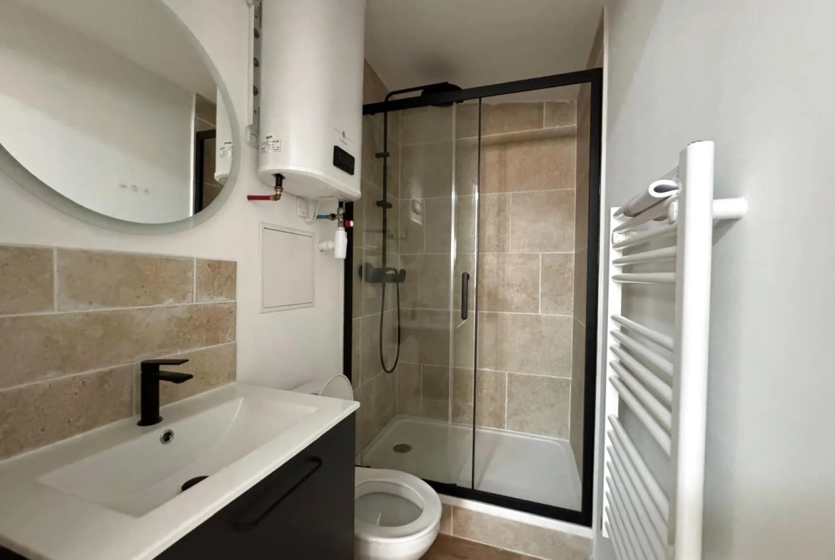 Charmante maison de ville rénovée de 46 m² à Nîmes avec cour intérieure 