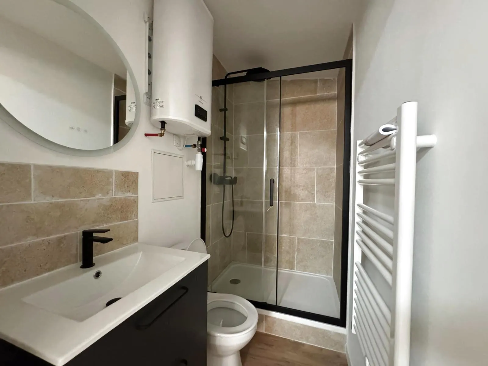 Charmante maison de ville rénovée de 46 m² à Nîmes avec cour intérieure 