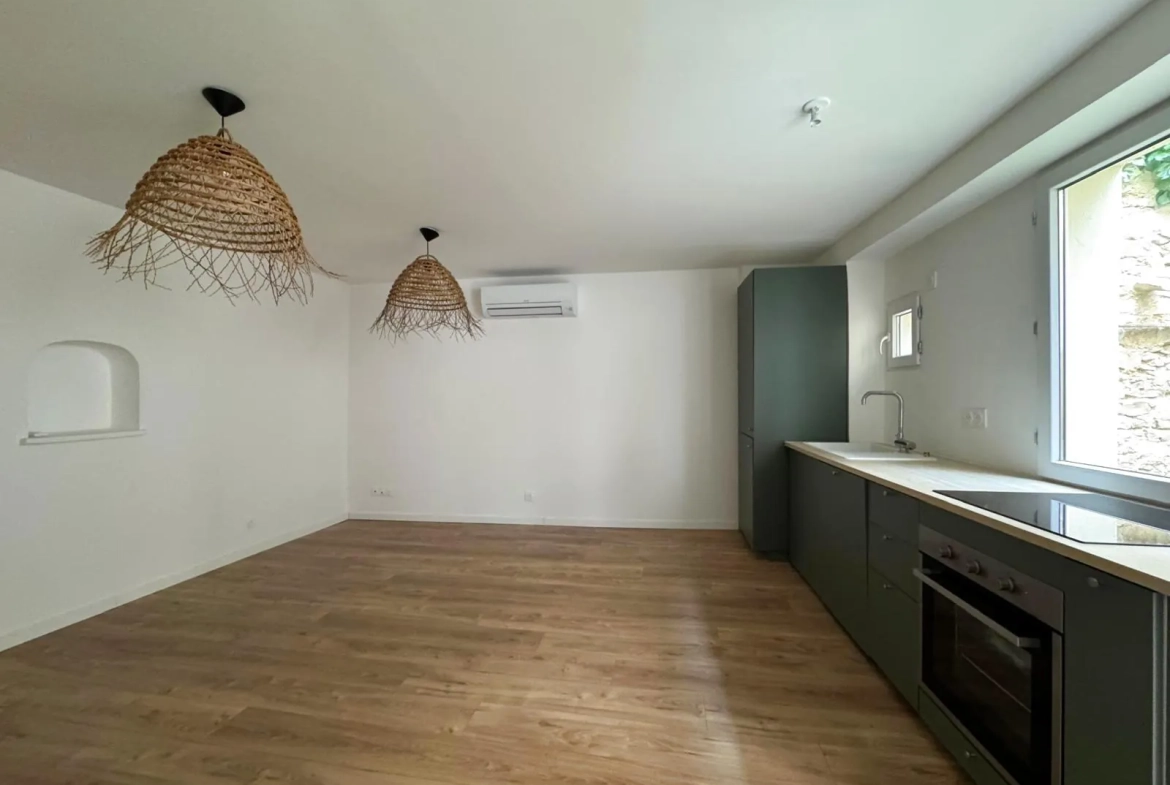 Charmante maison de ville rénovée de 46 m² à Nîmes avec cour intérieure 