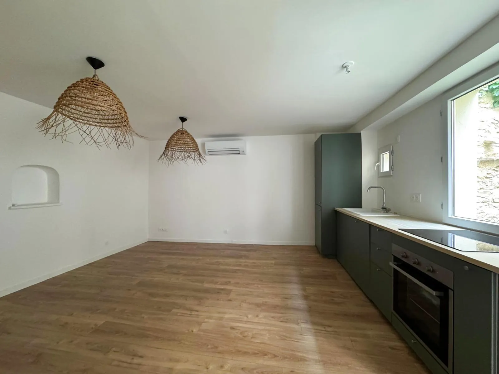 Charmante maison de ville rénovée de 46 m² à Nîmes avec cour intérieure 