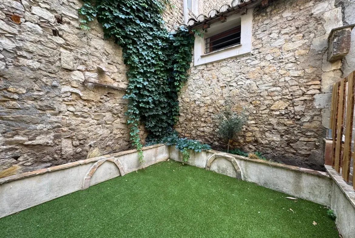 Charmante maison de ville rénovée de 46 m² à Nîmes avec cour intérieure 