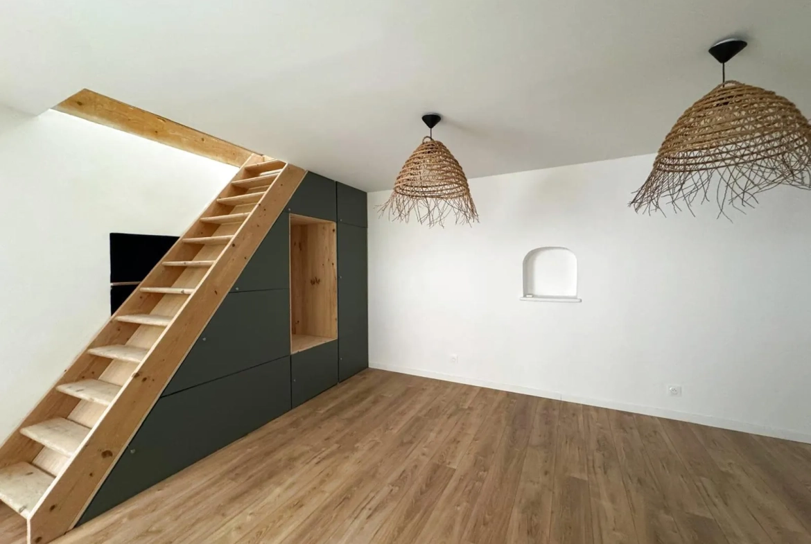 Charmante maison de ville rénovée de 46 m² à Nîmes avec cour intérieure 