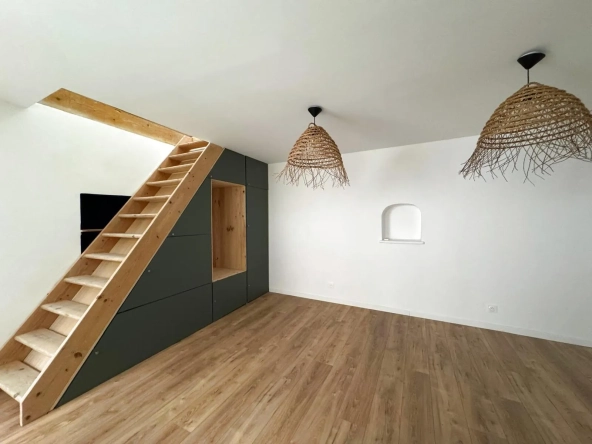 Charmante maison de ville rénovée de 46 m² à Nîmes avec cour intérieure