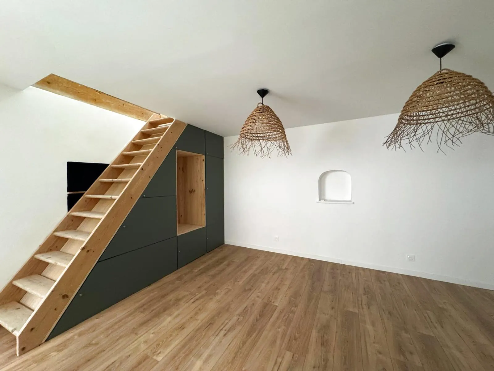 Charmante maison de ville rénovée de 46 m² à Nîmes avec cour intérieure 