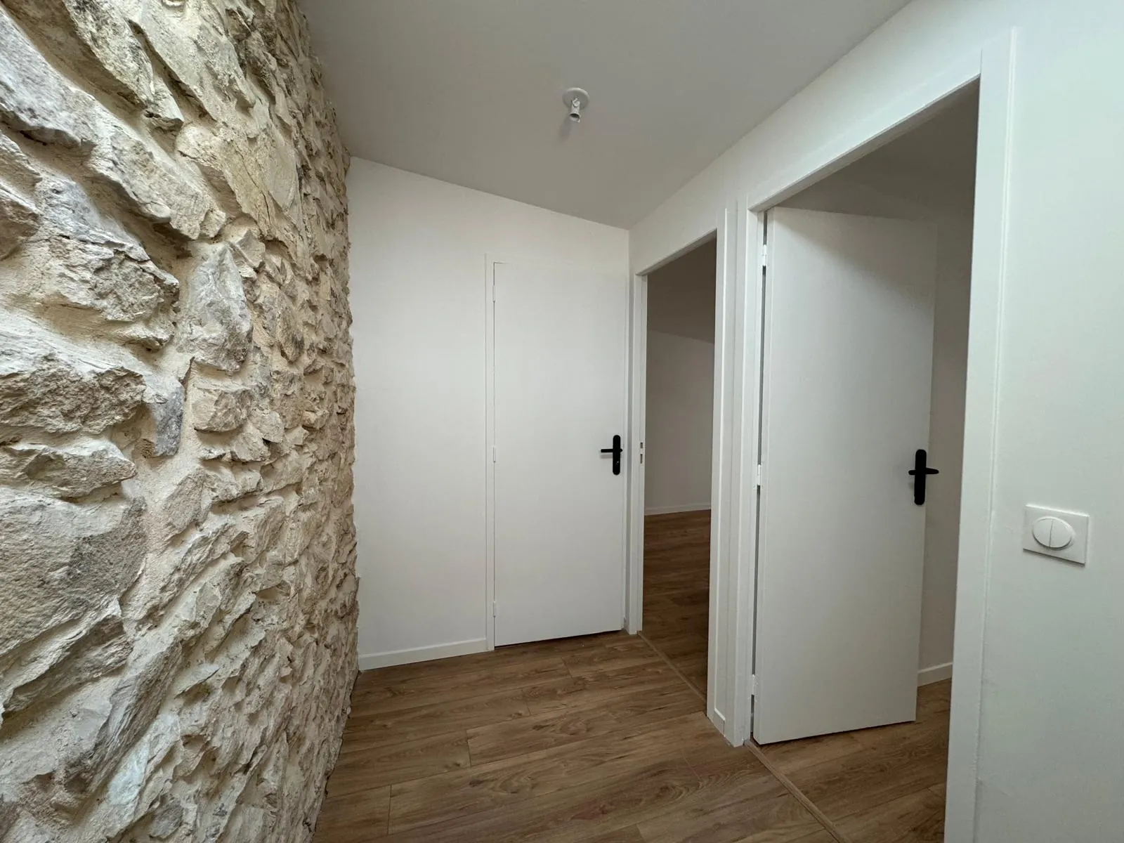 Charmante maison de ville rénovée de 46 m² à Nîmes avec cour intérieure 