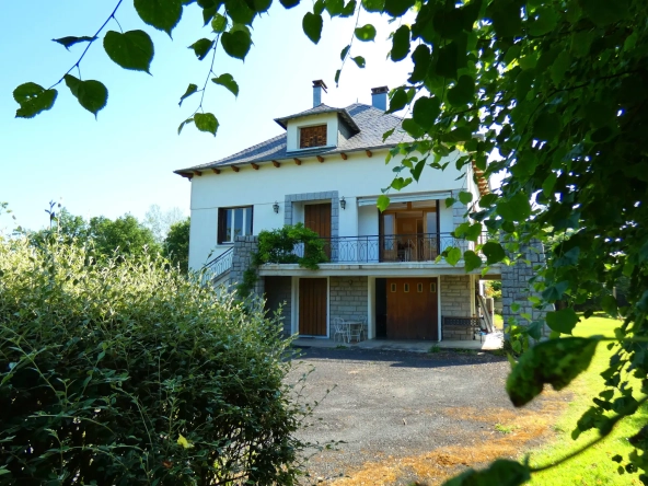Maison familiale avec appartement indépendant à Ytrac proche Aurillac