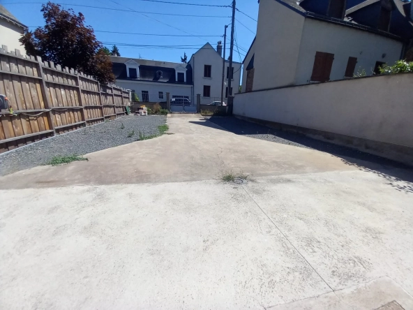 Terrain constructible avec 4 garages à Beaujardin, Tours