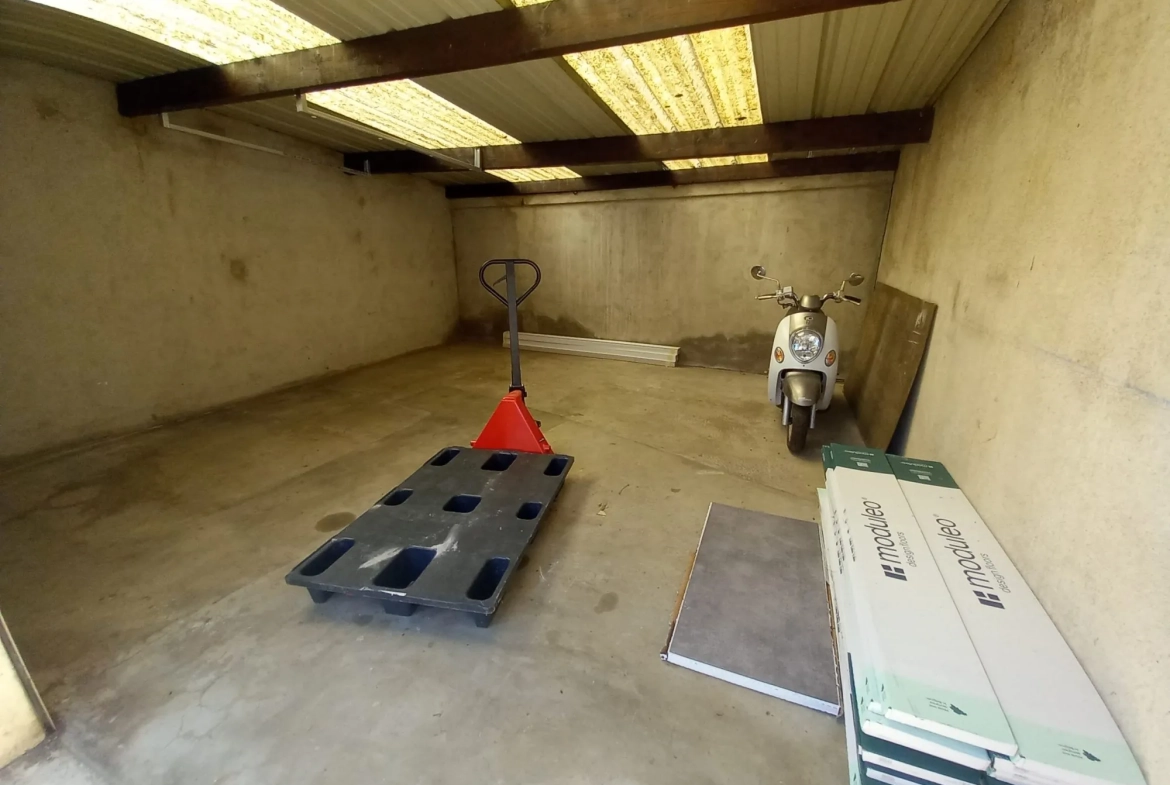 Terrain constructible avec 4 garages à Beaujardin, Tours 