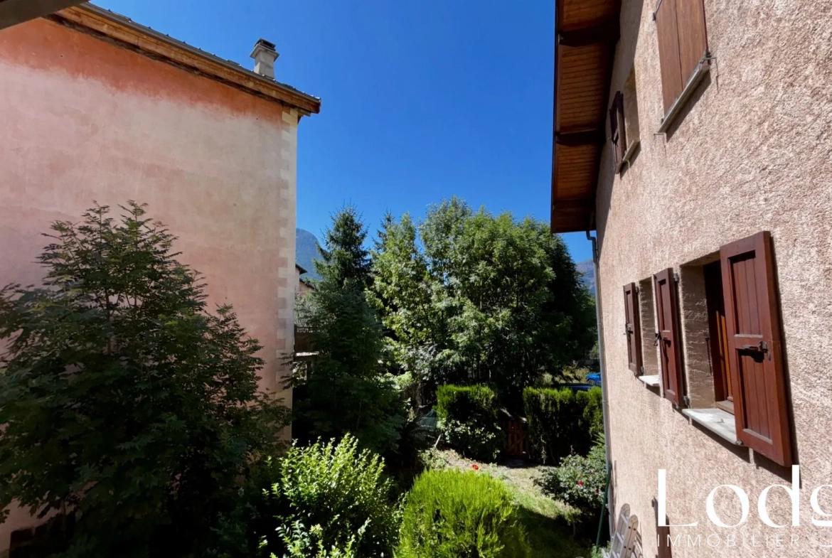Vente d'un joli T2 à Briançon avec terrasse, cave et parking dans résidence récente 