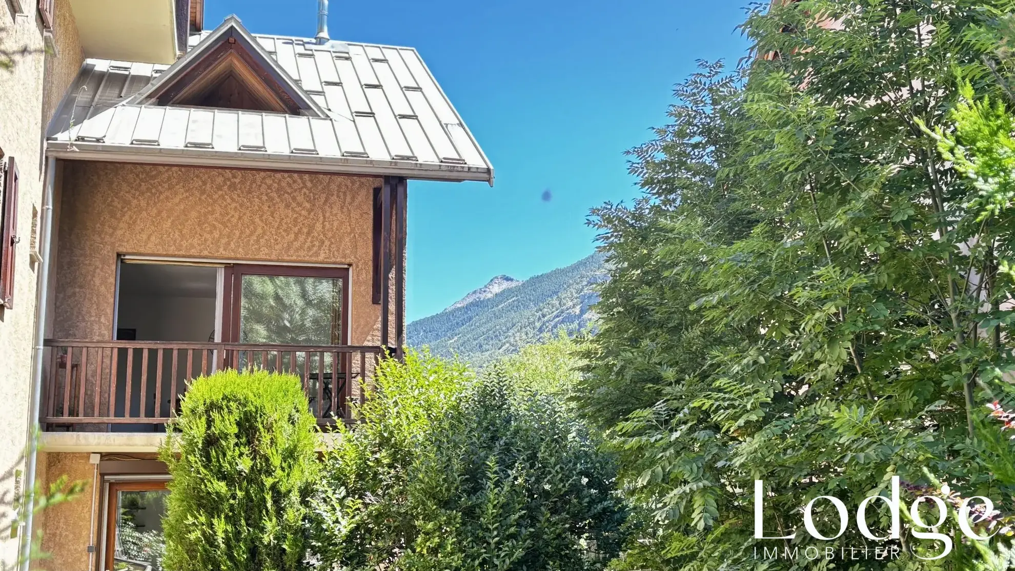 Vente d'un joli T2 à Briançon avec terrasse, cave et parking dans résidence récente 
