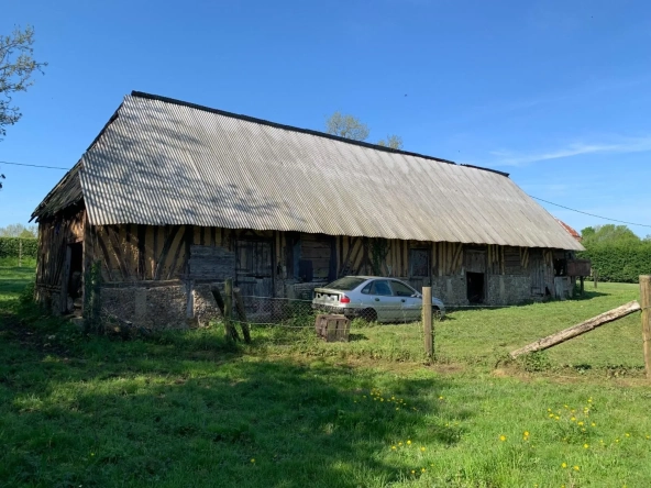 Bâtiment rustique à rénover de 110 m² avec grand terrain à Hermival-les-Vaux