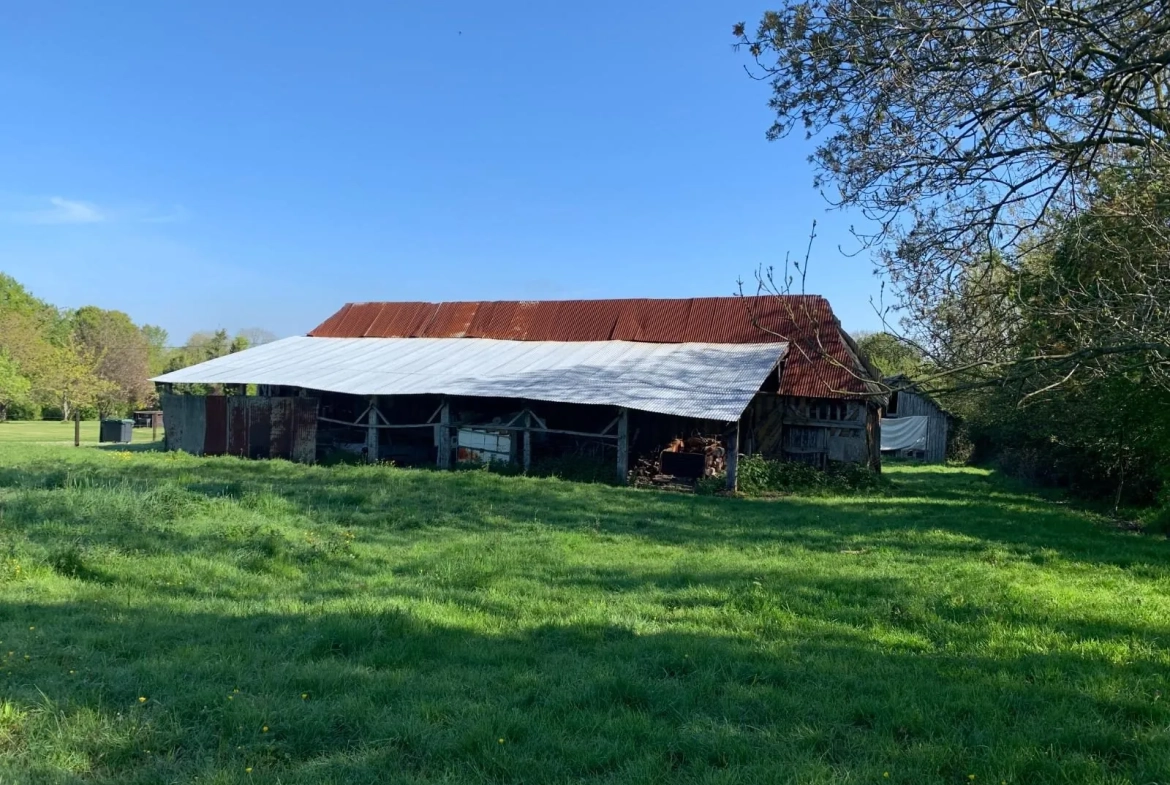 Bâtiment rustique à rénover de 110 m² avec grand terrain à Hermival-les-Vaux 