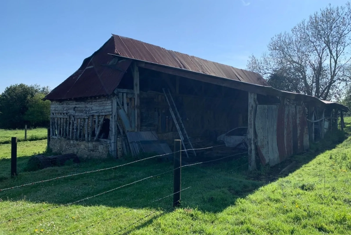 Bâtiment rustique à rénover de 110 m² avec grand terrain à Hermival-les-Vaux 