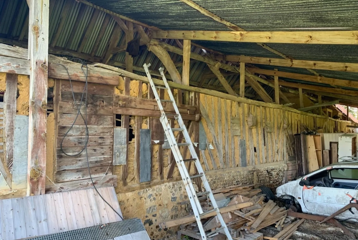 Bâtiment rustique à rénover de 110 m² avec grand terrain à Hermival-les-Vaux 