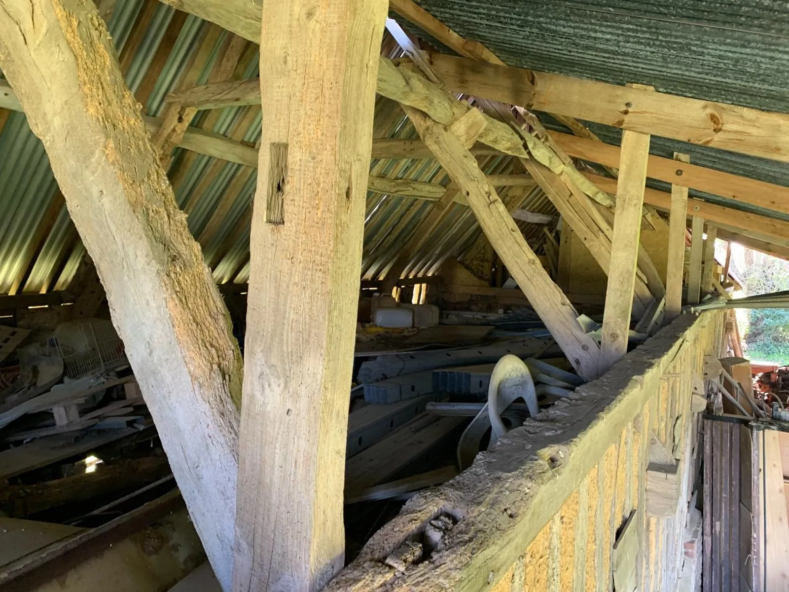 Bâtiment rustique à rénover de 110 m² avec grand terrain à Hermival-les-Vaux 